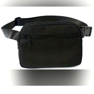 Black 🖤 chestbag *must have